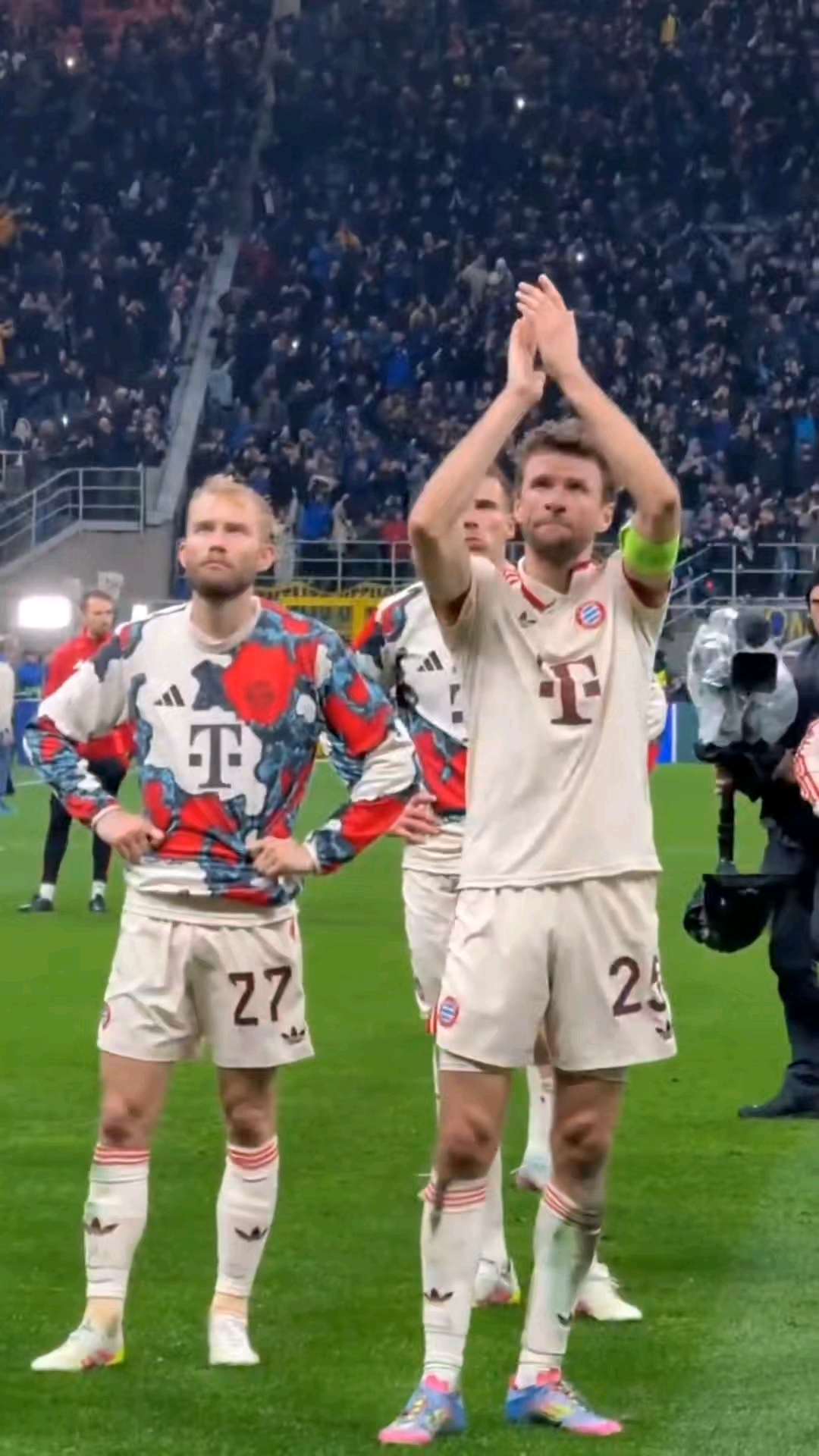  穆古鲁扎在拜仁比赛中关键助攻，赛况扑朔迷离引发热议！-九游官方娱乐